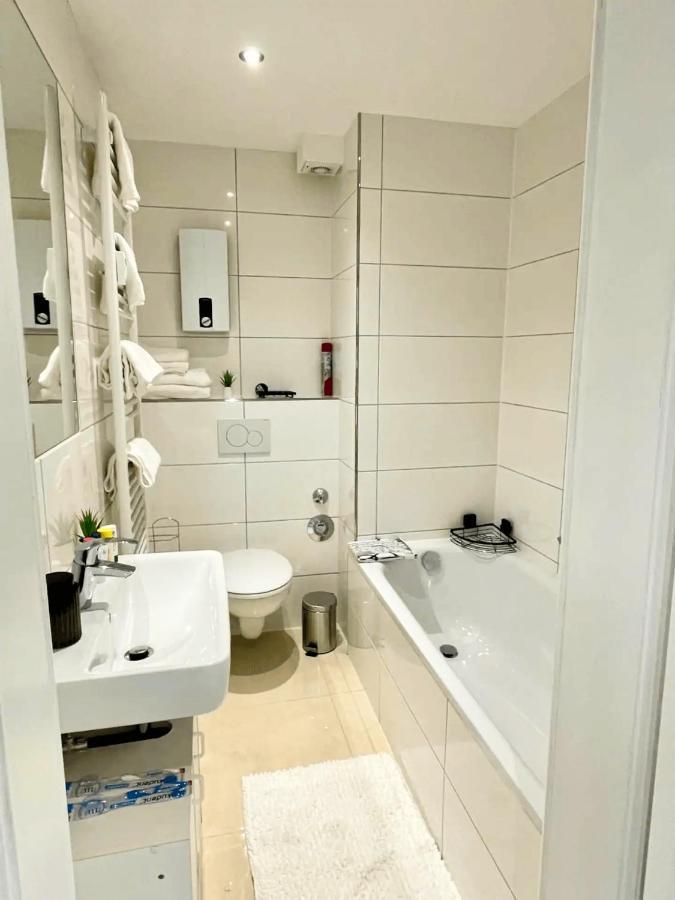 Cozy Apartment With Kitchen + Balcony New! Essen Exterior photo